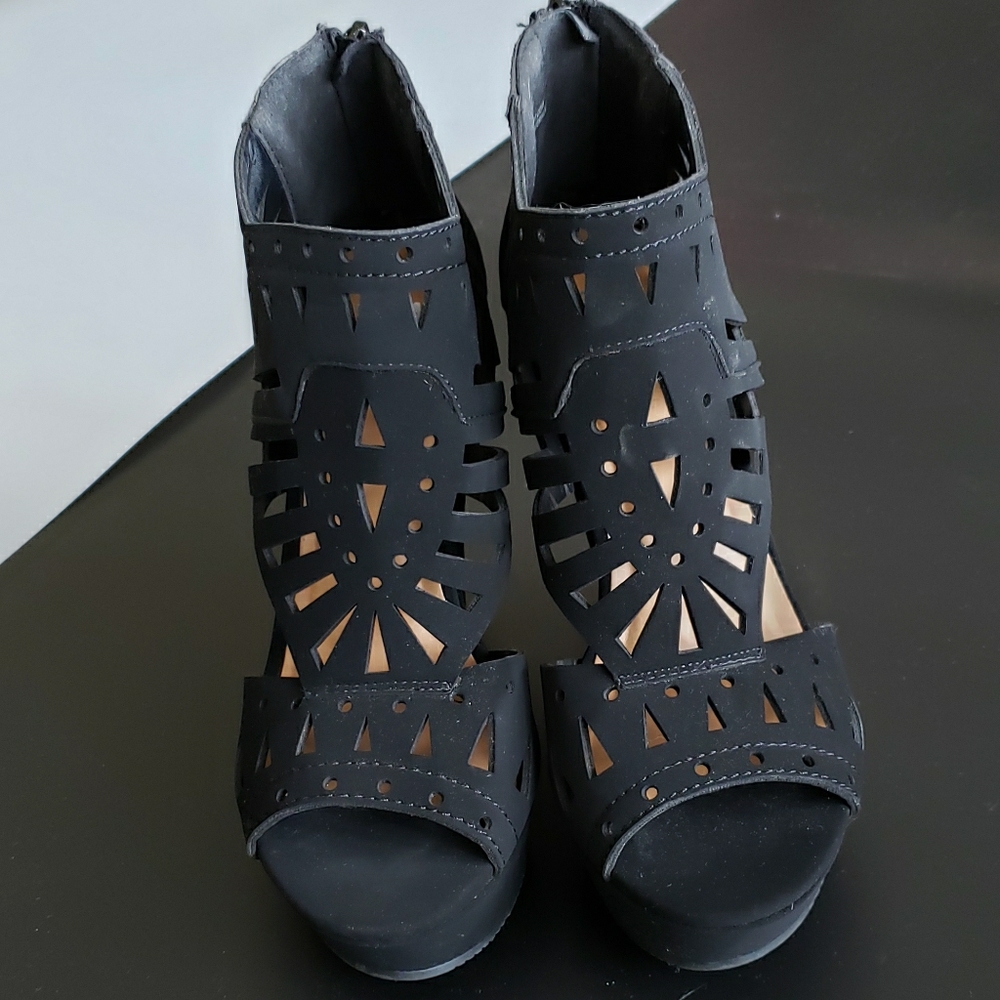 Women's Chelsea Moreland Black Suede Wedge Heels